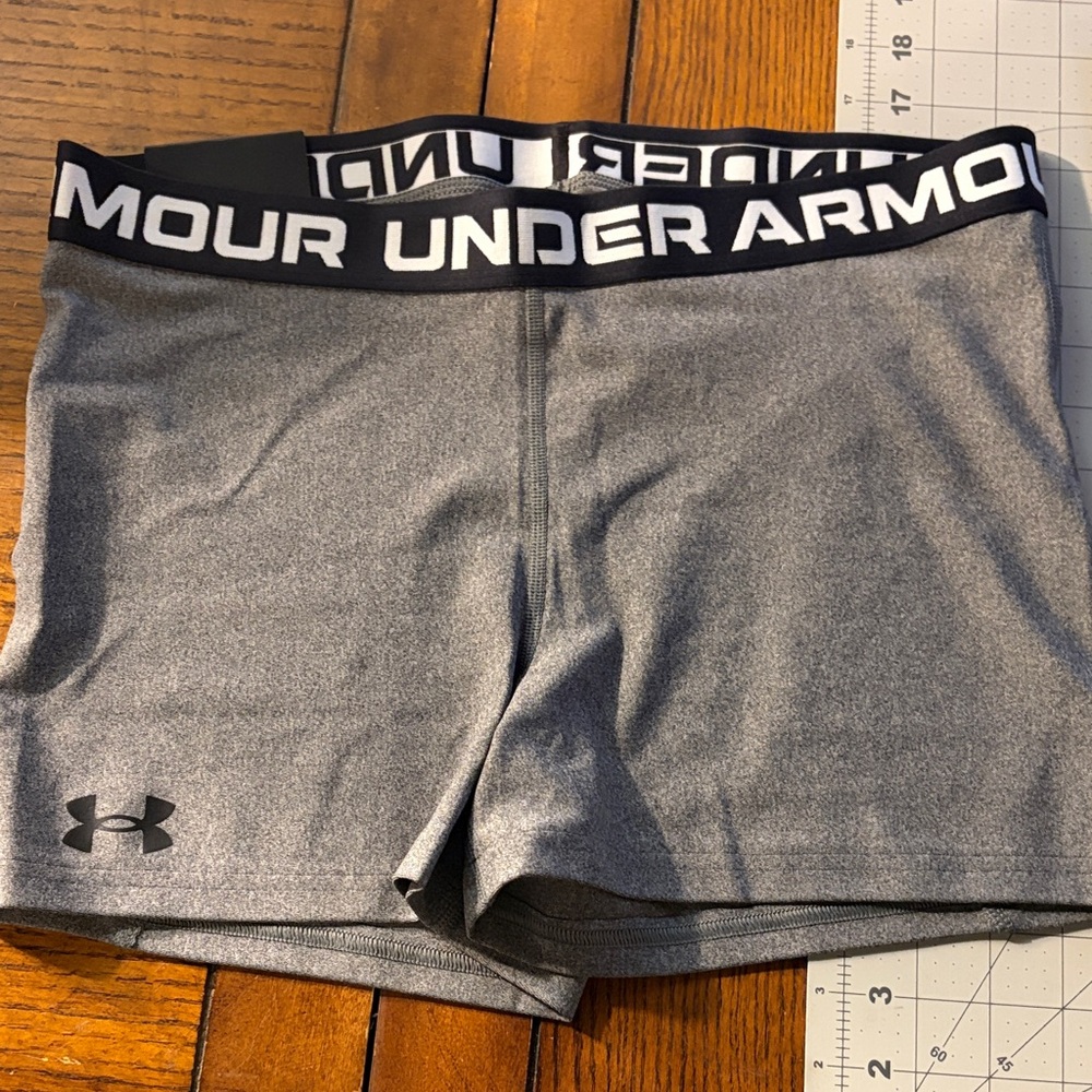 Under Armour Women's Gray Logo Elastic Waist Bike Shorts